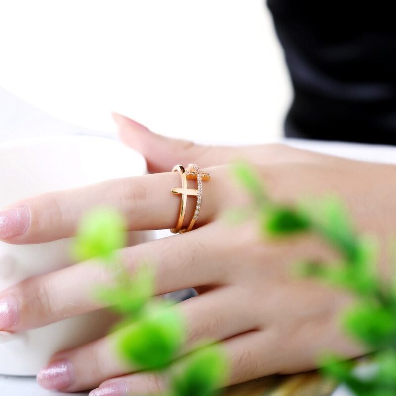 Bague Double Croix avec Cristaux – Image 3
