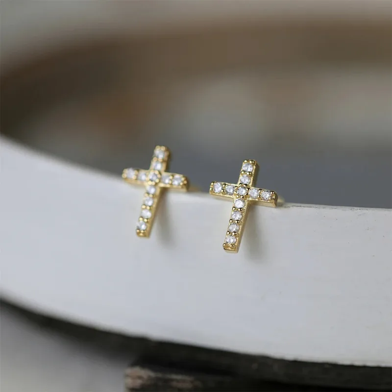 Boucles d'Oreilles Croix Classsiques Brillantes – Image 6
