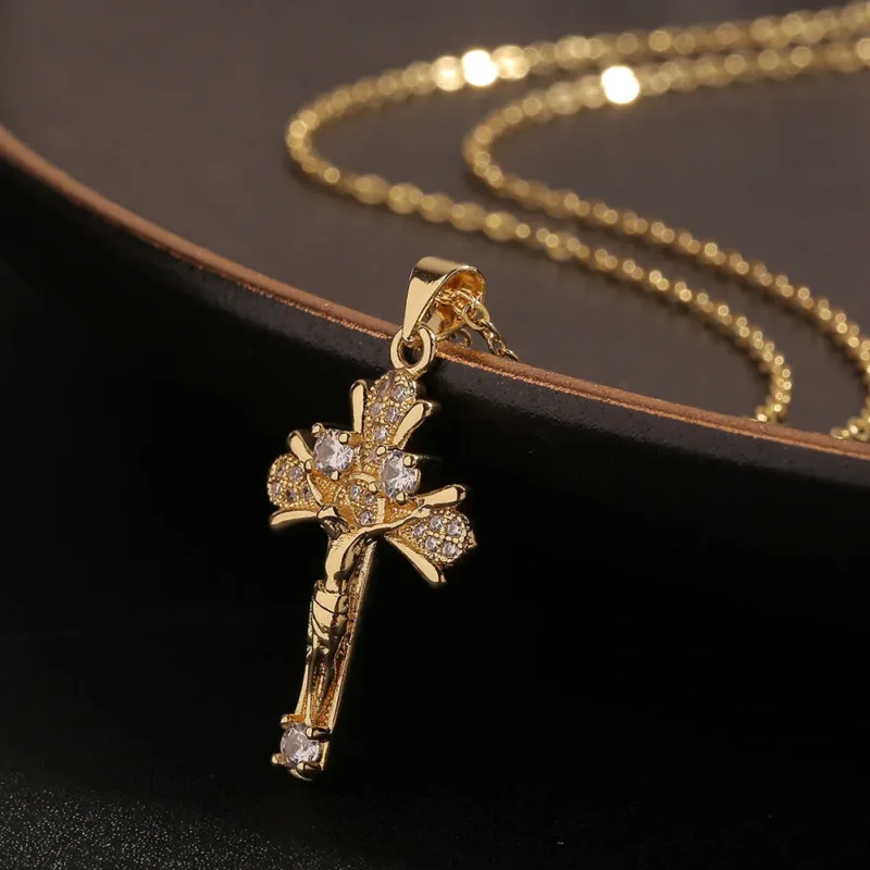 Collier Pendentif Croix avec Jesus Christ – Image 2